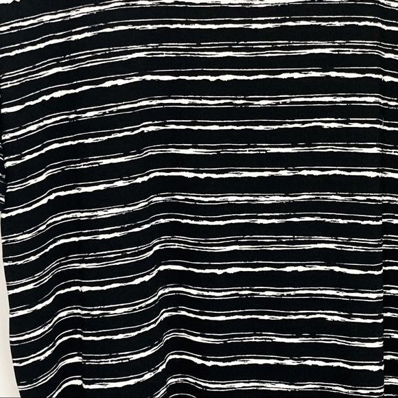 LuLaRoe Irma Tunic Black White Stripe NEW! - Picture 4 of 7